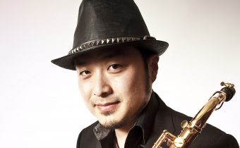井出慎二アーティスト写真